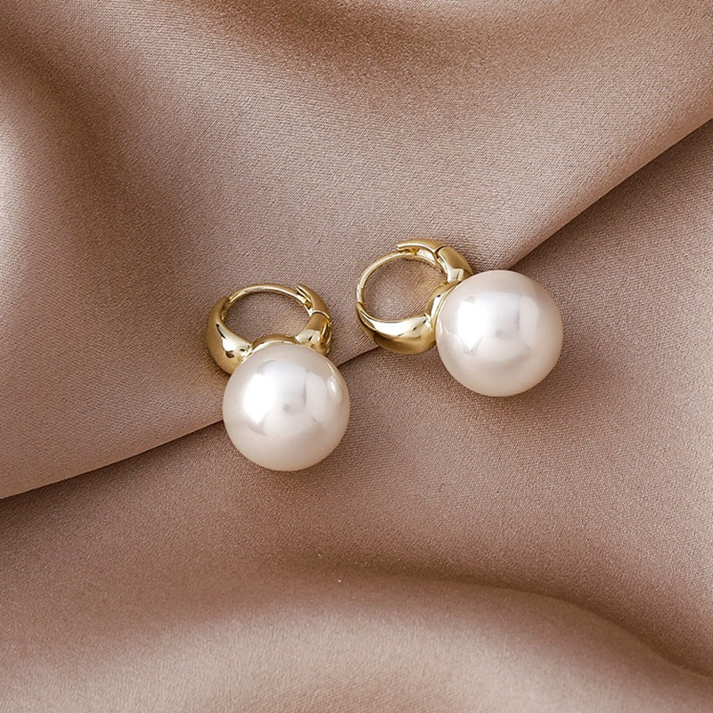 Vintage Pearl Women's Earrings for Everyday Wear